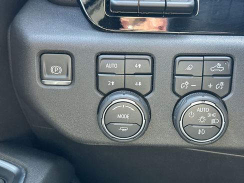 Certified 2024 Chevrolet Silverado 1500 High Country w/ Technology Package image 24