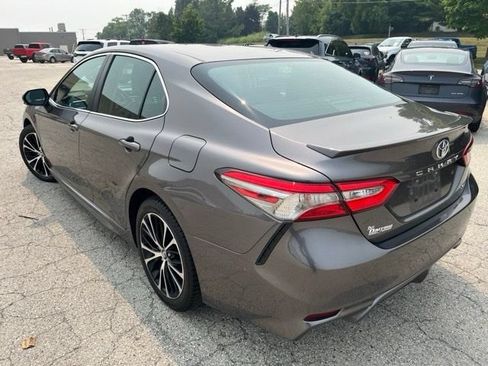 Used 2018 Toyota Camry SE w/ Moonroof Package FWD image 3