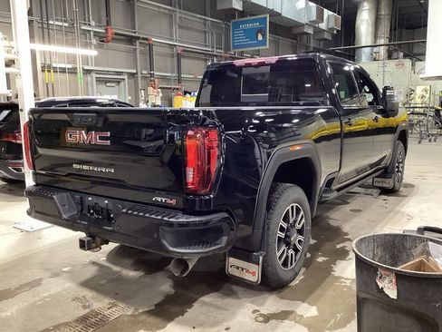 Used 2022 GMC Sierra 2500 AT4 w/ AT4 Premium Plus Package image 9