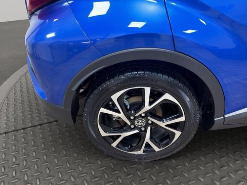 Used 2020 Toyota C-HR XLE FWD image 24