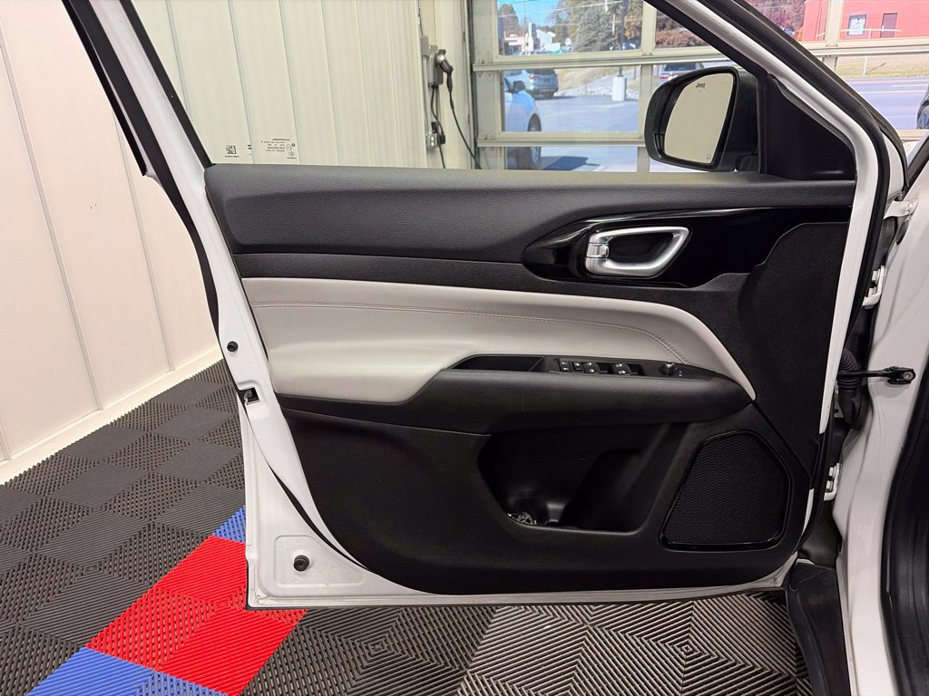 Used 2024 Jeep Compass Limited AWD/4WD image 10