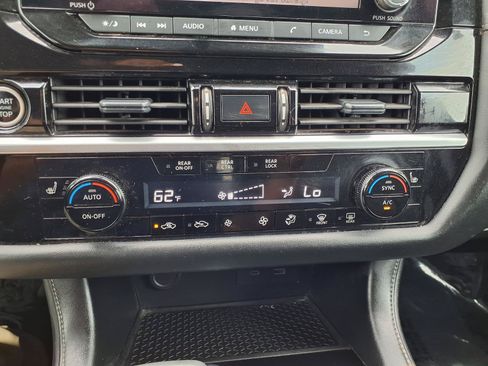 Used 2024 Nissan Pathfinder SV FWD image 24