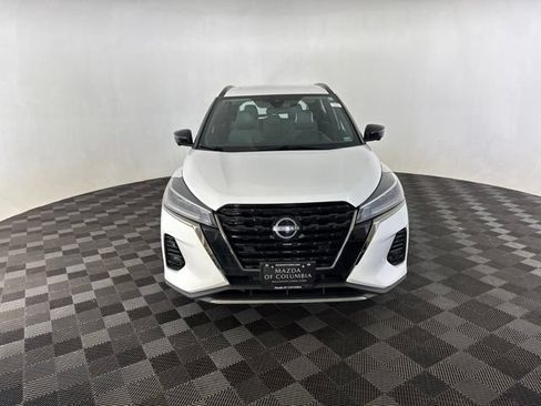 Used 2024 Nissan Kicks SR w/ SR Premium Package FWD image 2
