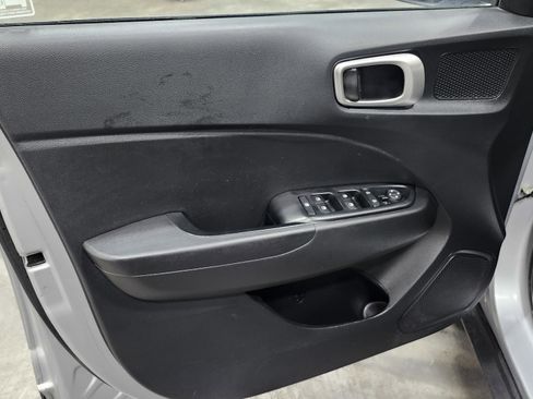 Used 2021 Hyundai Venue SE image 21