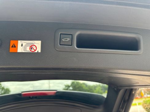 Used 2025 Toyota Highlander LE FWD image 22