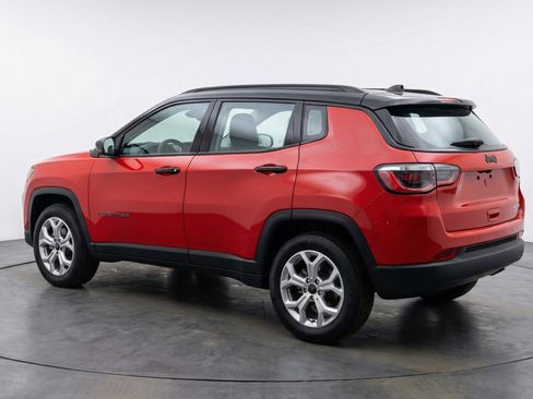 Used 2025 Jeep Compass Latitude image 6