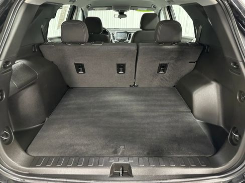 Used 2022 Chevrolet Equinox LS image 11