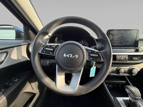 Used 2024 Kia Forte LXS w/ LXS Technology Package FWD image 12