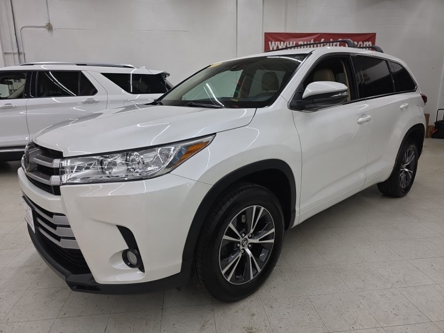 Used 2017 Toyota Highlander Plus FWD image 3