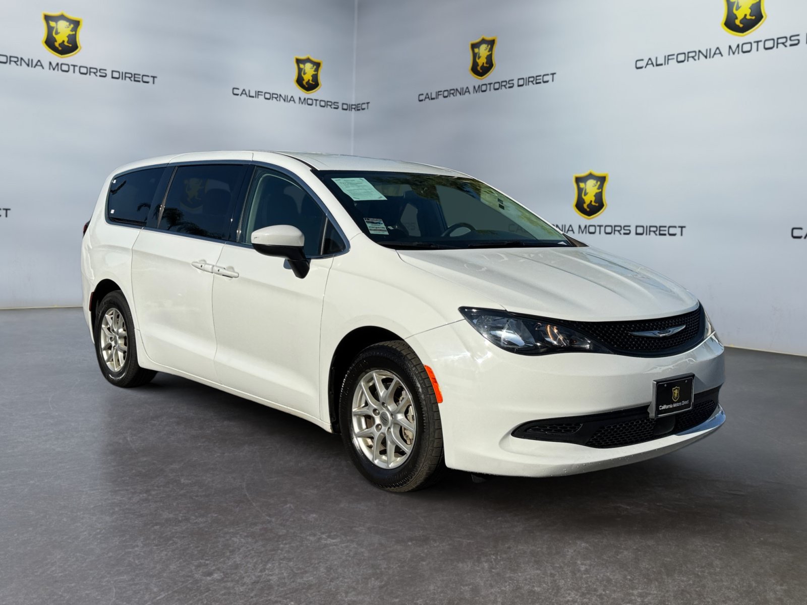 Used 2022 Chrysler Voyager LX FWD image 7