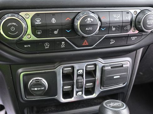 Used 2019 Jeep Wrangler Unlimited Sport AWD/4WD image 11