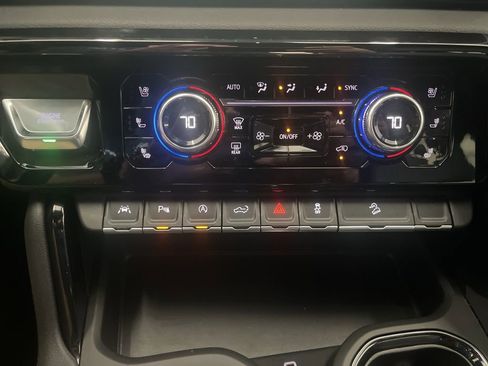 Used 2025 GMC Sierra 1500 AT4 w/ AT4 Premium Package image 24