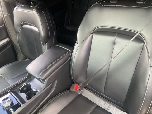 Used 2024 Jeep Grand Cherokee Limited w/ Black Appearance Package image 16