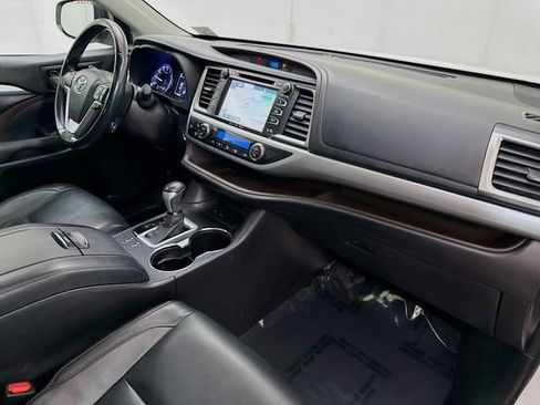 Used 2017 Toyota Highlander XLE FWD image 31