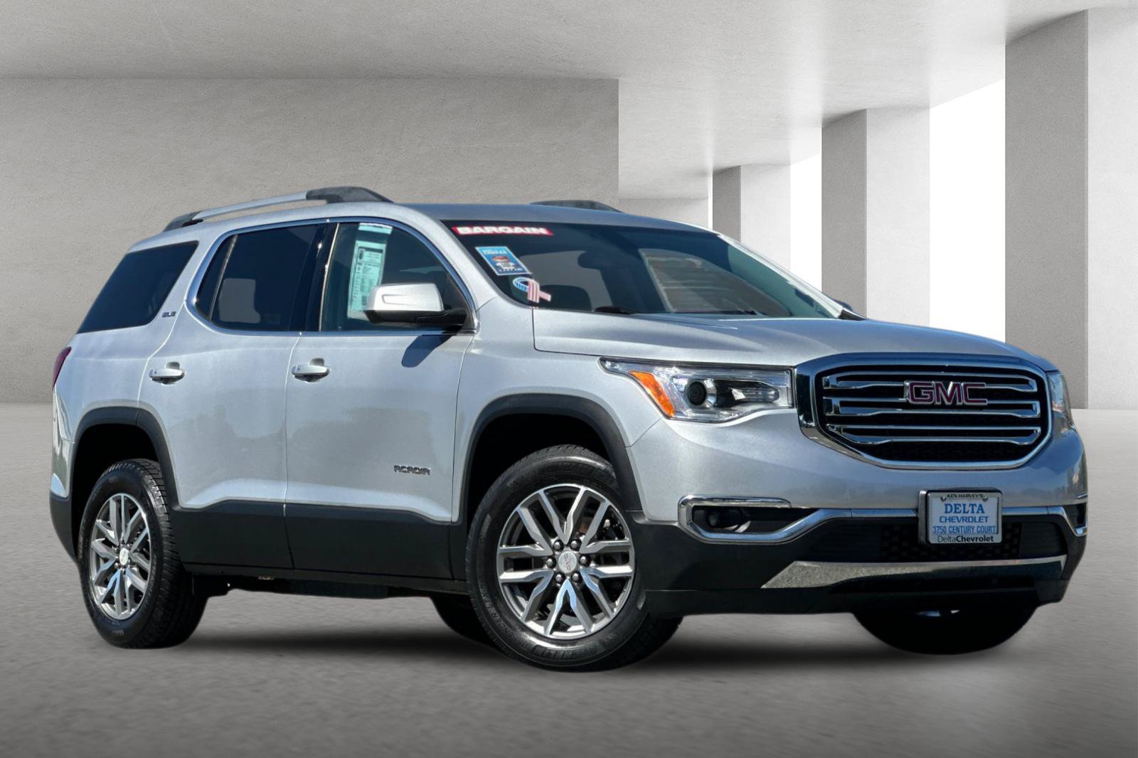 Used 2017 GMC Acadia SLE w/ Driver Alert Package I FWD image 2
