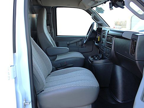 Used 2025 Chevrolet Express 2500 Extended w/ Communications Package image 25