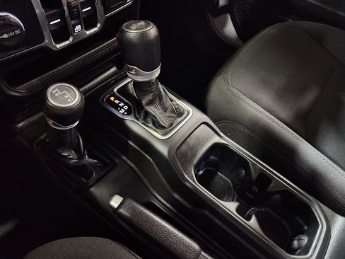 Used 2022 Jeep Wrangler Unlimited Sport AWD/4WD image 39