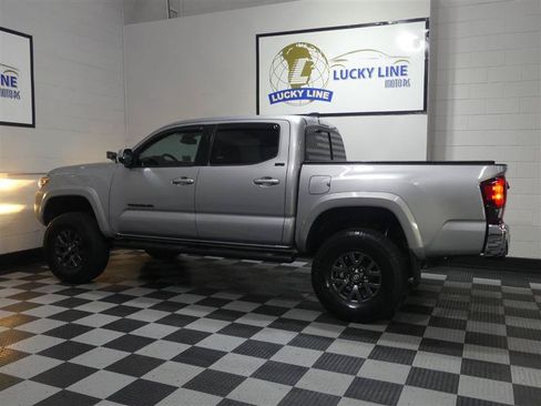 Used 2020 Toyota Tacoma SR5 w/ Blackout Package AWD/4WD image 7