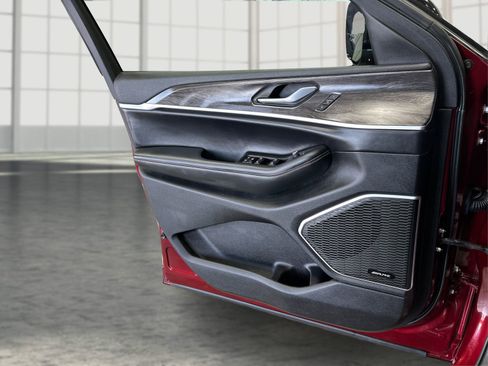 Used 2021 Jeep Grand Cherokee L Limited image 19