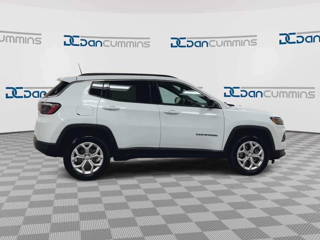 Used 2024 Jeep Compass Latitude AWD/4WD image 9
