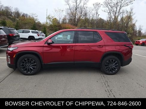 Used 2023 Chevrolet Traverse RS image 2