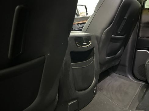 Used 2019 Cadillac Escalade ESV Luxury AWD/4WD image 53