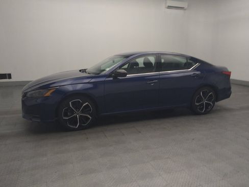 Used 2024 Nissan Altima 2.5 SR FWD image 2