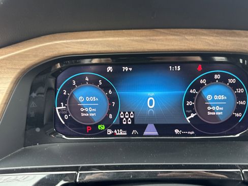 Used 2025 Volkswagen Atlas SE image 18