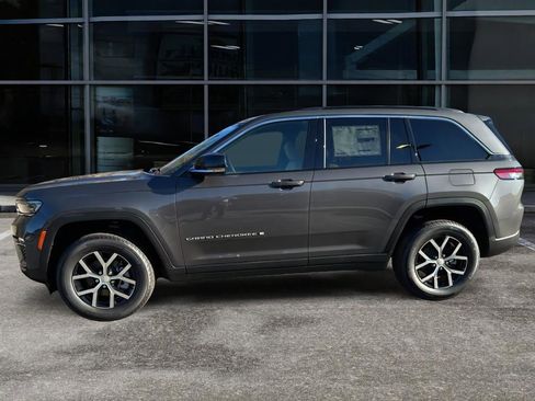 New 2025 Jeep Grand Cherokee Limited w/ Luxury Tech Group II RWD image 3