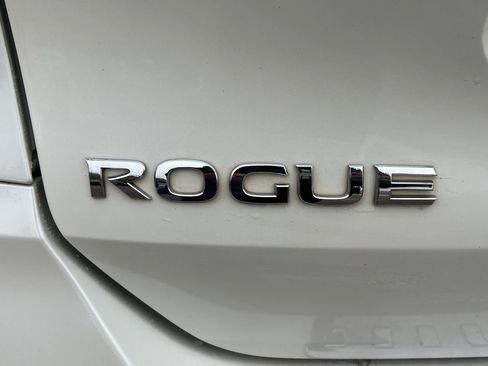 Used 2019 Nissan Rogue SV w/ Premium Package image 14