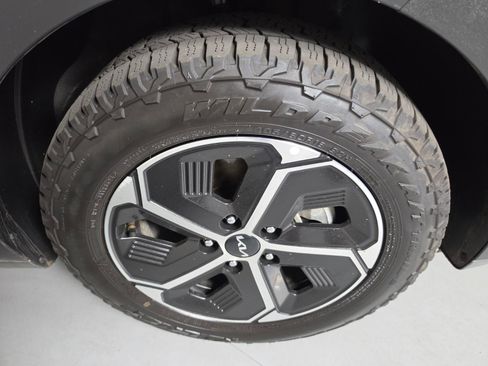 Used 2024 Kia Niro EX w/ EX Cold Weather Package FWD image 12