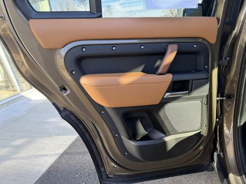 Used 2020 Land Rover Defender 110 X image 28