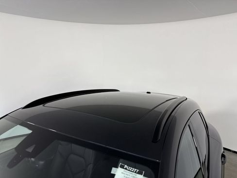 Certified 2023 Porsche Macan S AWD/4WD image 17