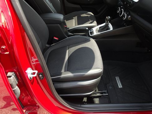 Certified 2025 Hyundai Venue Limited FWD image 9