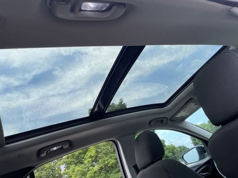 Used 2018 Chevrolet Equinox LT w/ Sun & Infotainment Package FWD image 21