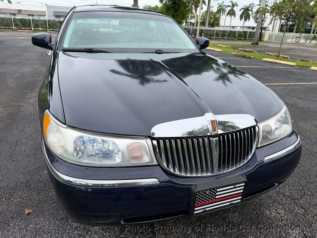 Used 1999 Lincoln Town Car Signature RWD image 15