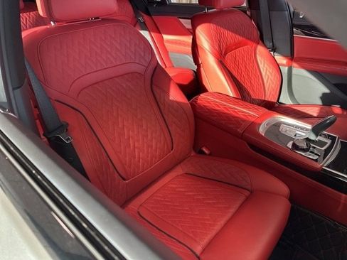 Used 2022 BMW 750i xDrive w/ Executive Package image 18