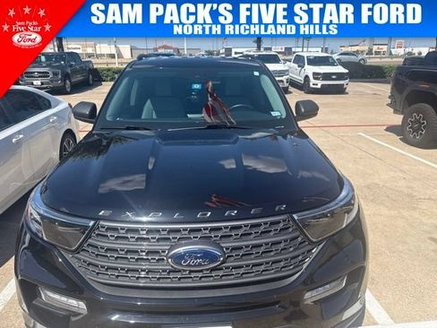 Used 2021 Ford Explorer XLT w/ Equipment Group 202A RWD image 2