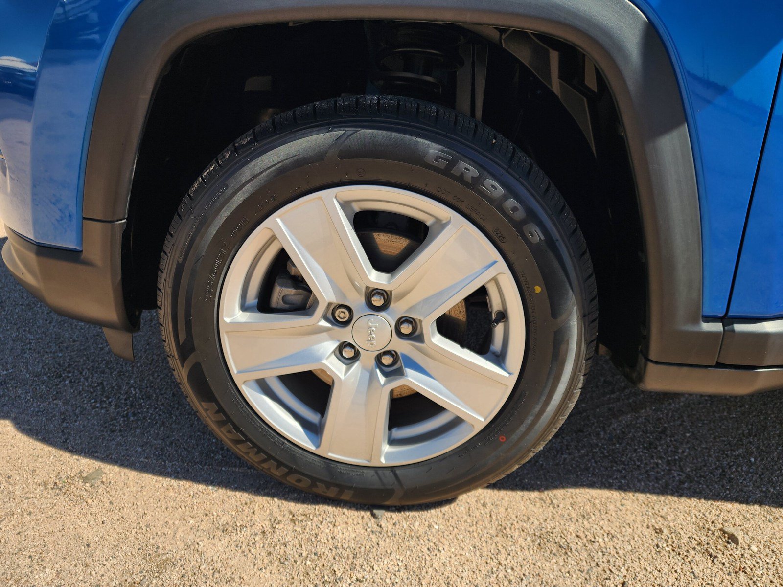 Used 2022 Jeep Compass Latitude w/ Sun and Sound Group AWD/4WD image 9