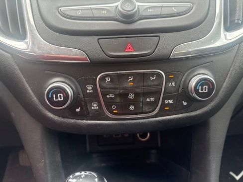 Used 2020 Chevrolet Equinox LT AWD/4WD image 14