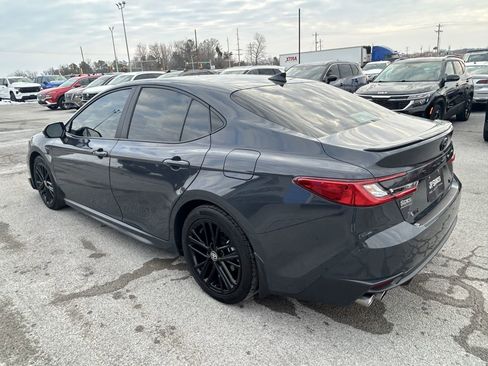 Used 2025 Toyota Camry SE w/ Convenience Package image 5