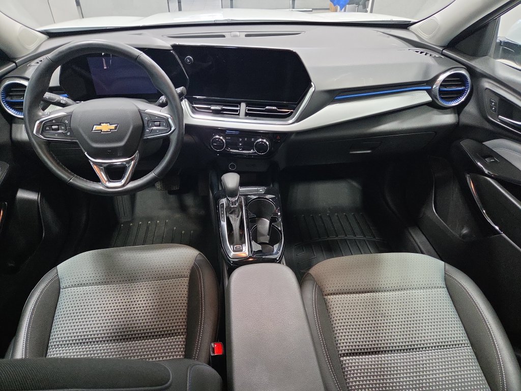 Used 2025 Chevrolet Trax LT w/ LT Convenience Package FWD image 22