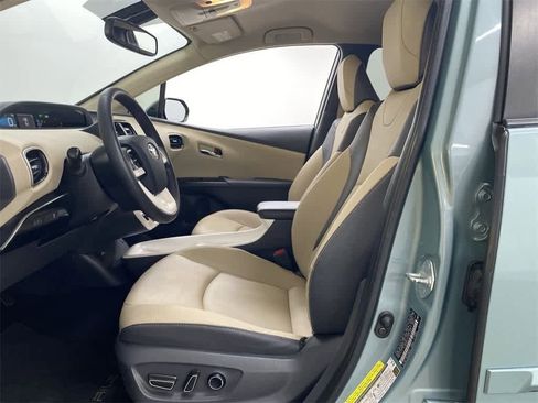 Used 2016 Toyota Prius Four image 15