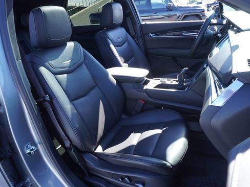 Certified 2025 Cadillac XT5 Premium Luxury image 12