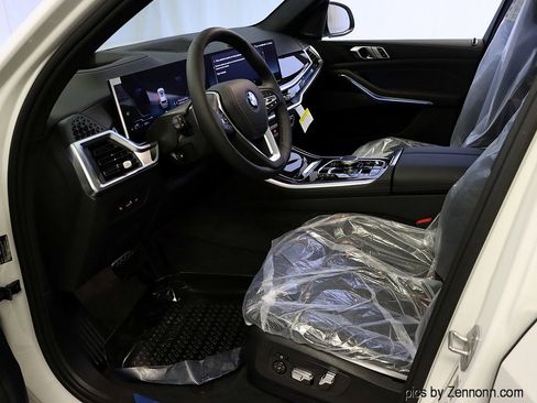 Used 2026 BMW X5 xDrive50e w/ Climate Comfort Package image 12