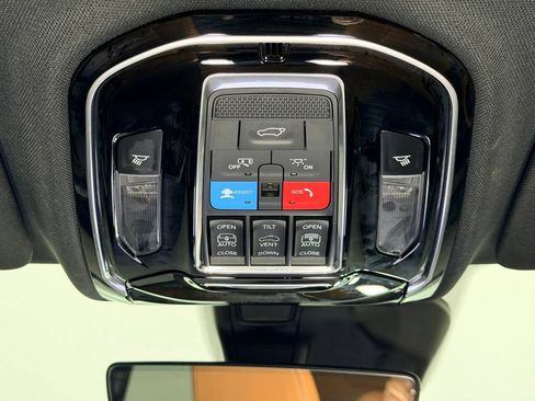 Used 2022 Jeep Grand Cherokee Summit w/ Luxury Tech Group V AWD/4WD image 12