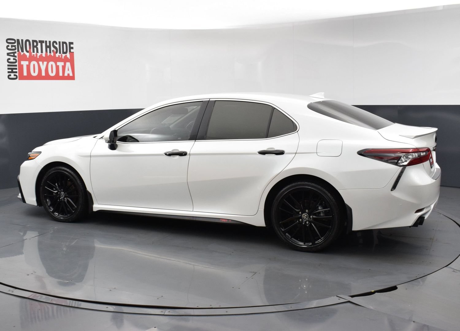 Used 2023 Toyota Camry XSE FWD image 2
