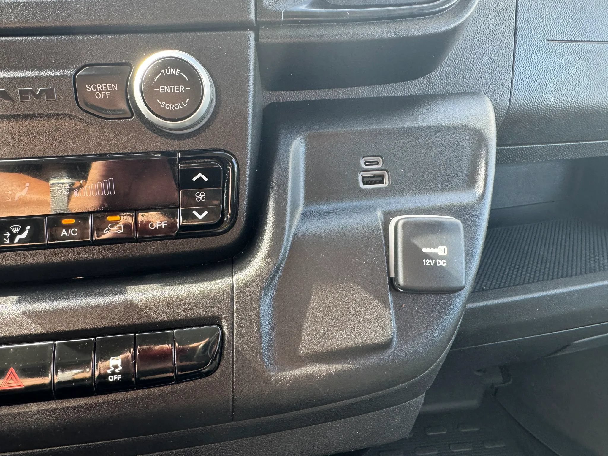 Used 2025 RAM ProMaster 2500 w/ Convenience Group FWD image 17