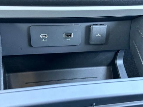 Used 2023 Land Rover Defender 90 S image 24