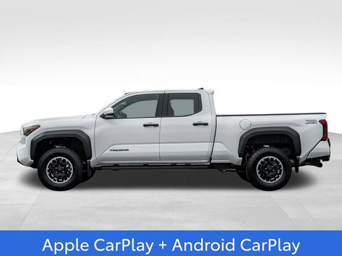 Used 2025 Toyota Tacoma TRD Off-Road AWD/4WD image 4